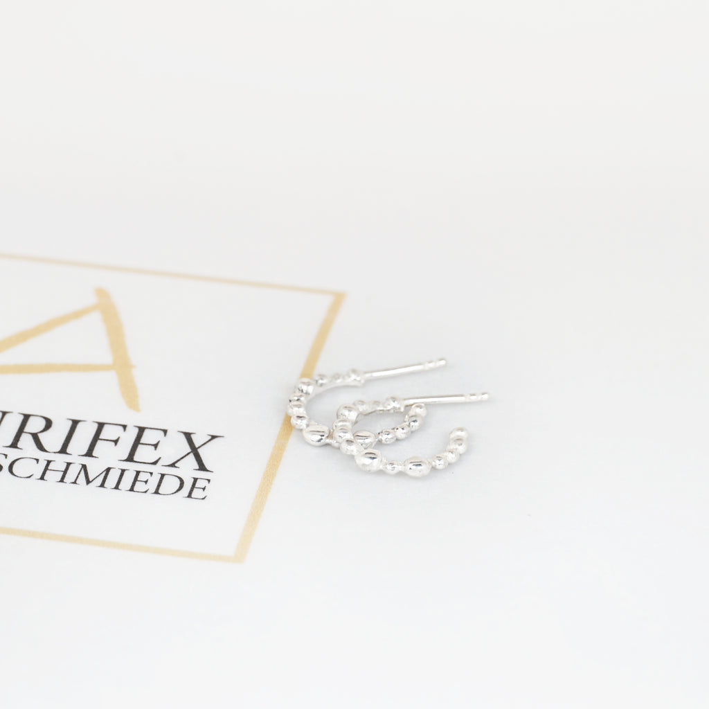 Aurifex Goldschmiede Koblenz Kreolen aus der Kollektion Feine Form in Silber mit Kugeln