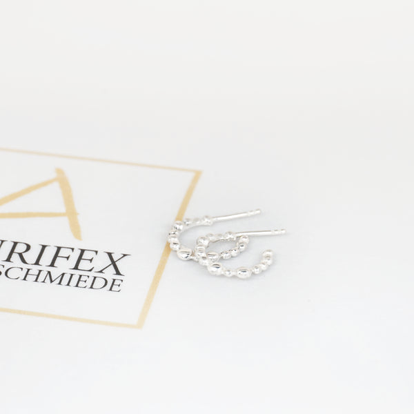 Aurifex Goldschmiede Koblenz Kreolen aus der Kollektion Feine Form in Silber mit Kugeln