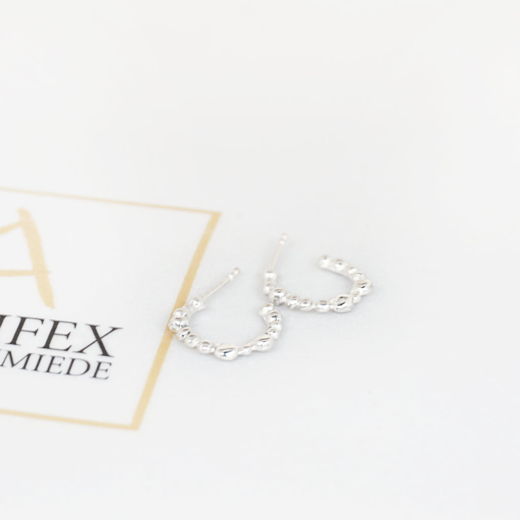 Aurifex Goldschmiede Koblenz Kreolen aus der Kollektion Feine Form in Silber mit Kugeln