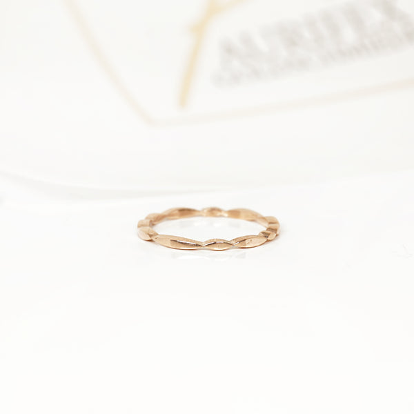 Aurifex Goldschmiede Koblenz Ring aus der Kollektion Feine Form in Rotgold 