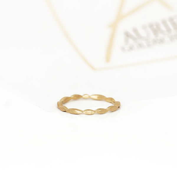 Aurifex Goldschmiede Koblenz Ring aus der Kollektion Feine Form in Gelbgold