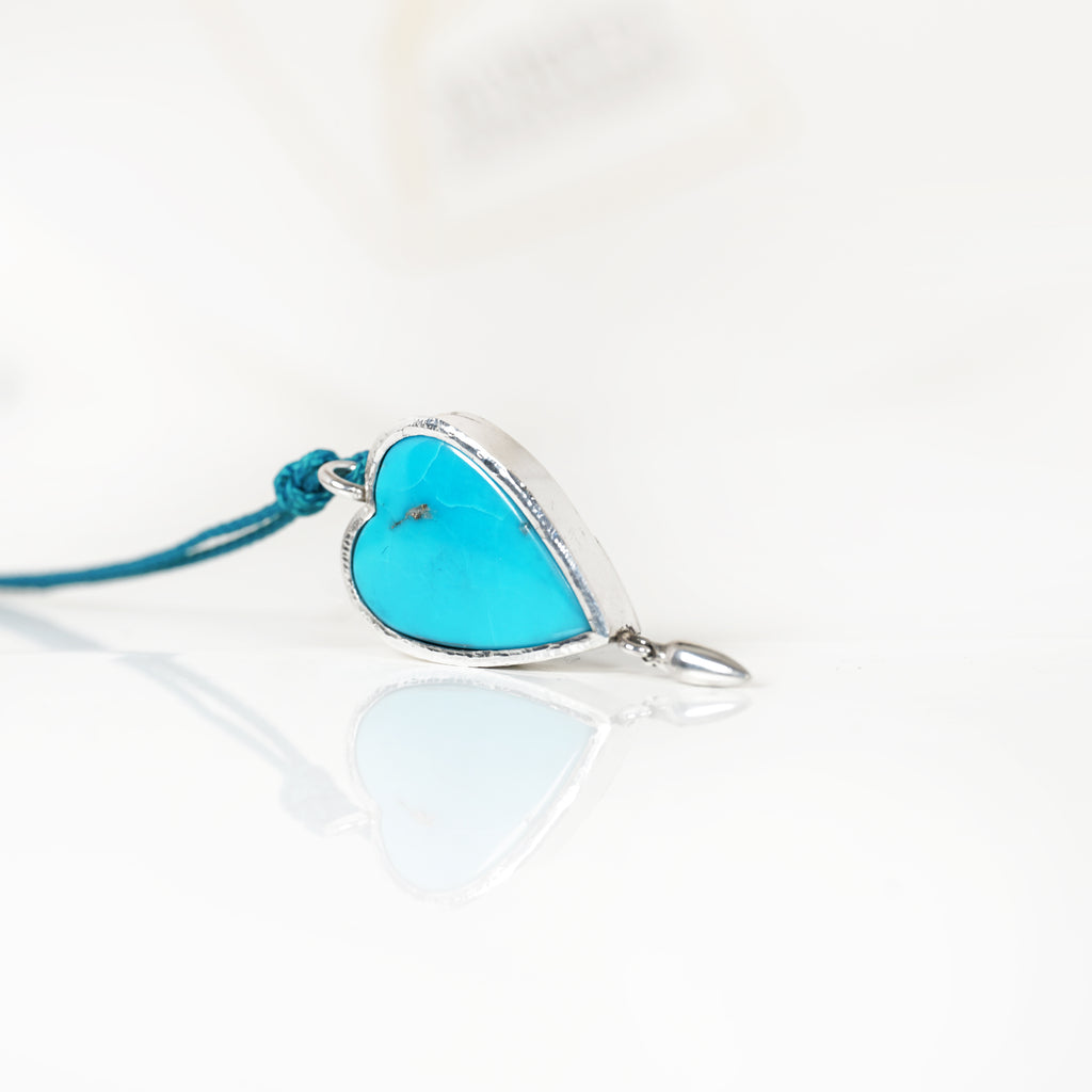 Aurifex Goldschmiede Koblenz Anhänger aus der Kollektion Herzen in Silber mit Chrysocoll