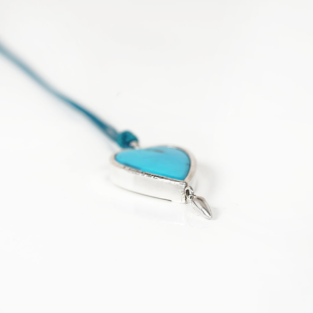 Aurifex Goldschmiede Koblenz Anhänger aus der Kollektion Herzen in Silber mit Chrysocoll