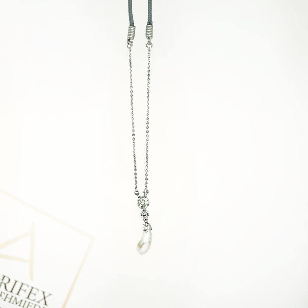 Aurifex Goldschmiede Koblenz Kette aus  der Kollektion Perlenkultur in 950/000 Platin mit Turmalin und Brillant