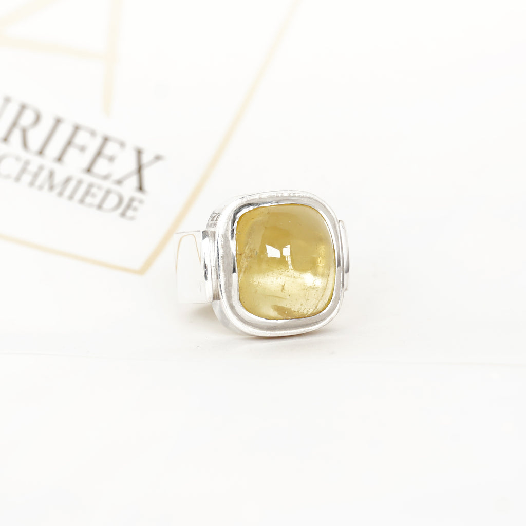 Aurifex Goldschmiede Koblenz Ring aus der Kollektion Unikat in Silber mit Platin und Beryll