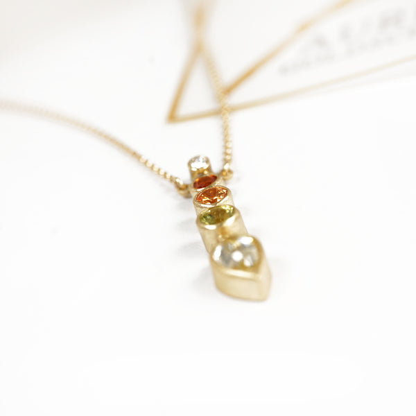 Aurifex Goldschmiede Koblenz Halsschmuck aus der KOllektion UNikat in Gelbgold besetzt mit Diamant, Brillant, Mandarin Granat und Turmalin