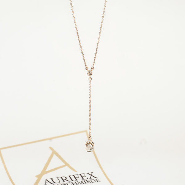 Aurifex Goldschmiede Koblenz Halsschmuck aus der Kollektion Diamant in Rotgold mit Diamant Briolett und Brillant