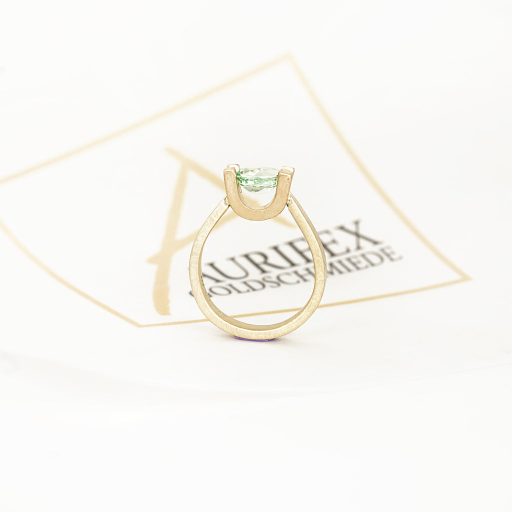 Aurifex Goldschmiede Koblenz Ring aus der Kollektion Unikat in Gelbgold mit Grossular
