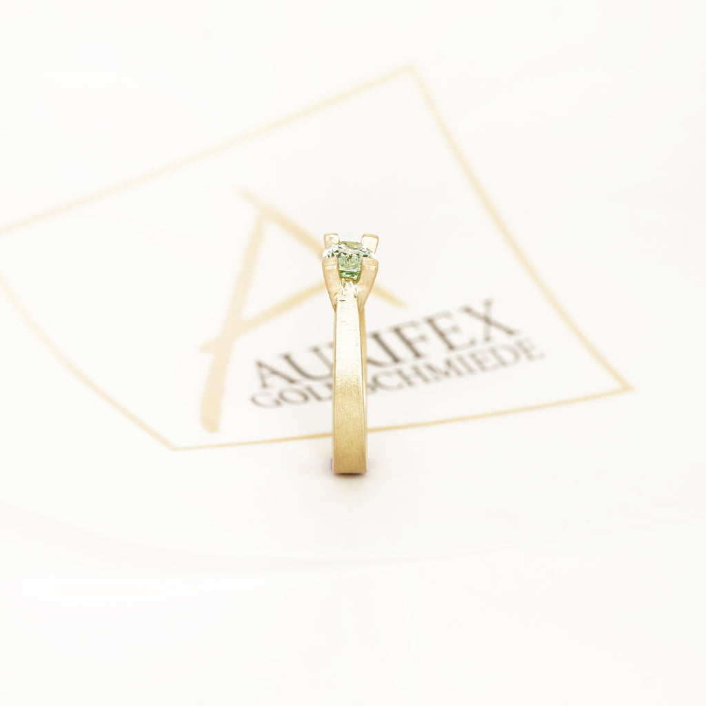 Aurifex Goldschmiede Koblenz Ring aus der Kollektion Unikat in Gelbgold mit Grossular