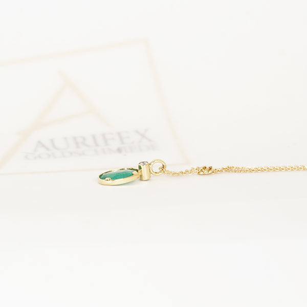 Aurifex Goldschmiede Koblenz Halsschmuck aus er Kollektion Unikat in Gelbgold mit Smaragd und Brillant 