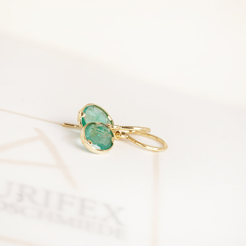 Aurifex Goldschmiede Koblenz Ohrschmuck aus der Kollektion Unikat in Gelbgold mit Smaragd