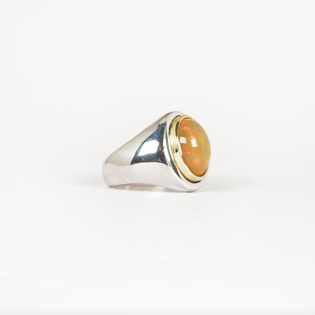 Aurifex Goldschmiede Koblenz Ring aus der Kollektion Unikat in Silber mit Gelbgold besetzt mit Opal aus Äthiopien