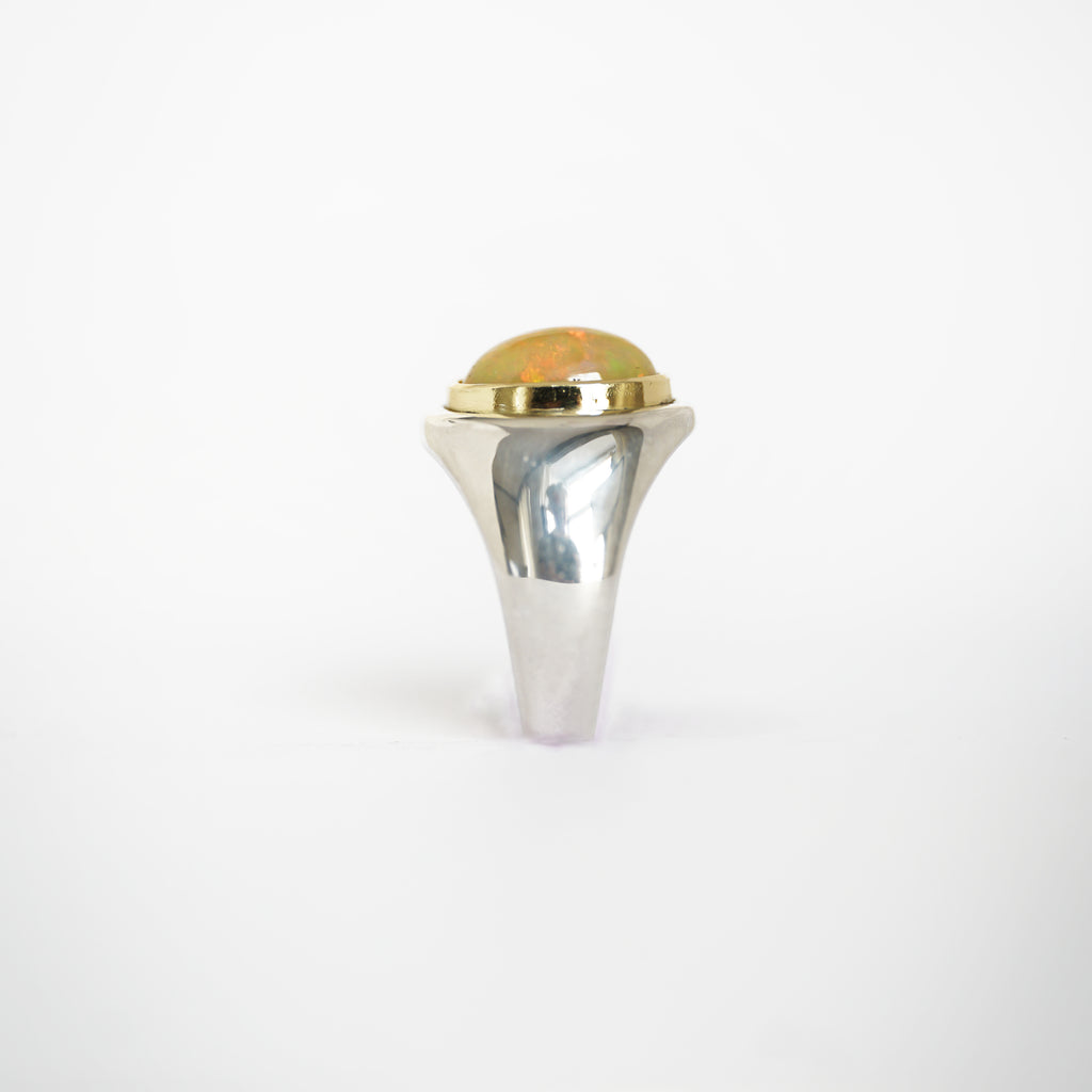 Aurifex Goldschmiede Koblenz Ring aus der Kollektion Unikat in Silber mit Gelbgold besetzt mit Opal aus Äthiopien