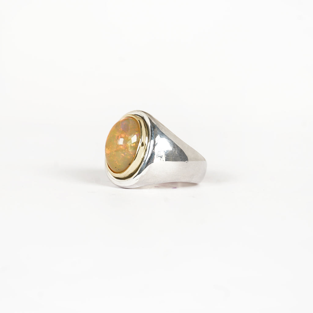 Aurifex Goldschmiede Koblenz Ring aus der Kollektion Unikat in Silber mit Gelbgold besetzt mit Opal aus Äthiopien