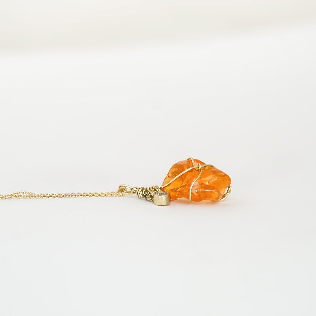 Aurifex Goldschmiede Koblenz Halsschmuck aus der Kollektion Unikat in Gelbgold mit Feueropal