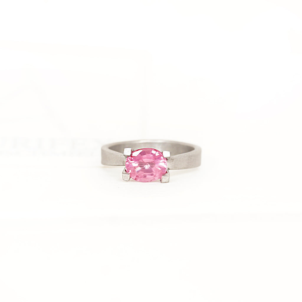 Aurifex Goldschmiede Koblenz Ring aus der Kollektion Unikat in Platin mit Mahenge Spinell