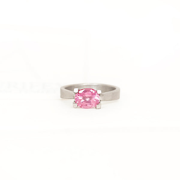 Aurifex Goldschmiede Koblenz Ring aus der Kollektion Unikat in Platin mit Mahenge Spinell