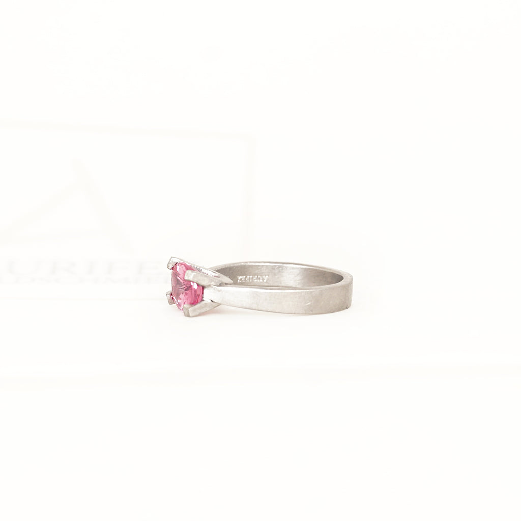 Aurifex Goldschmiede Koblenz Ring aus der Kollektion Unikat in Platin mit Mahenge Spinell