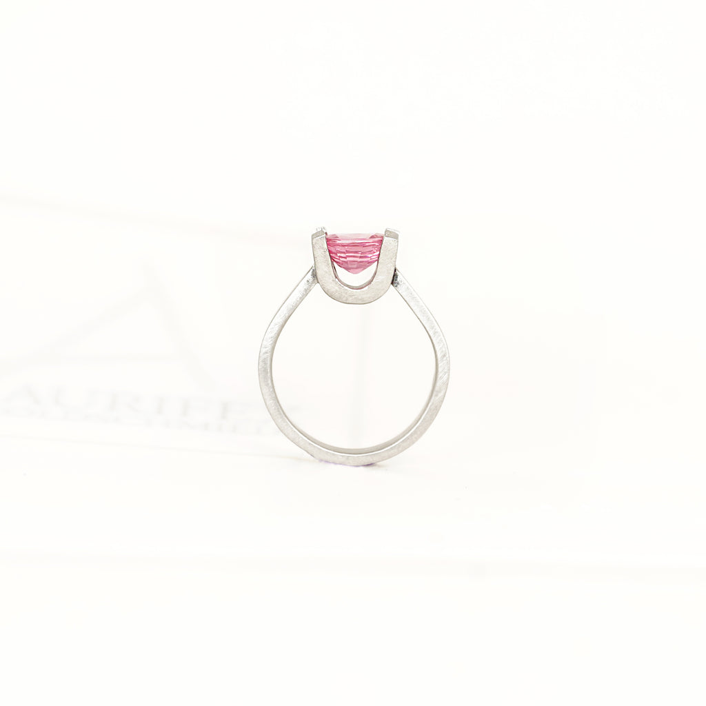 Aurifex Goldschmiede Koblenz Ring aus der Kollektion Unikat in Platin mit Mahenge Spinell