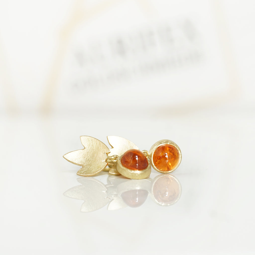 Aurifex Goldschmiede Koblenz Ohrringe aus der Kollektion Feine Form in Gelbgold mit Mandarin Granat