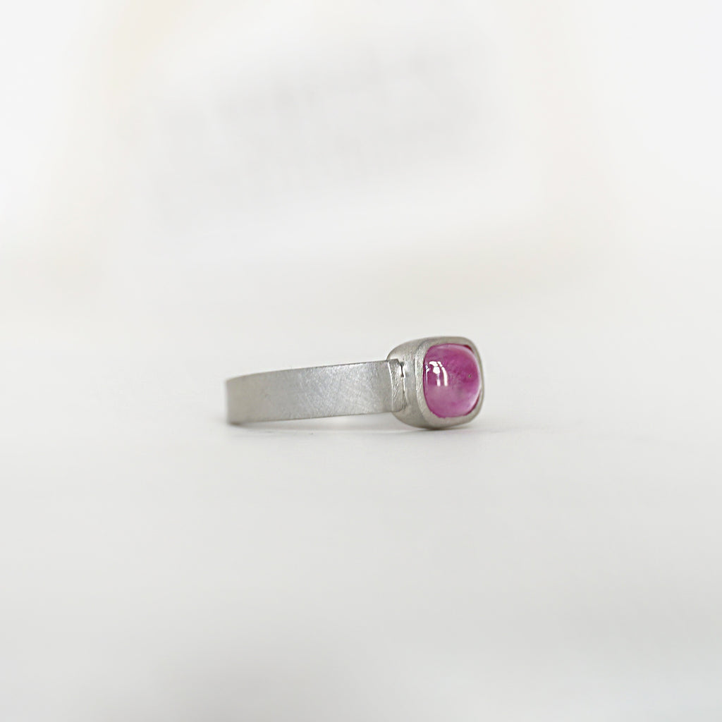 Aurifex Goldschmiede Koblenz Ring aus der Kollektion Unikat in Platin mit Rubin