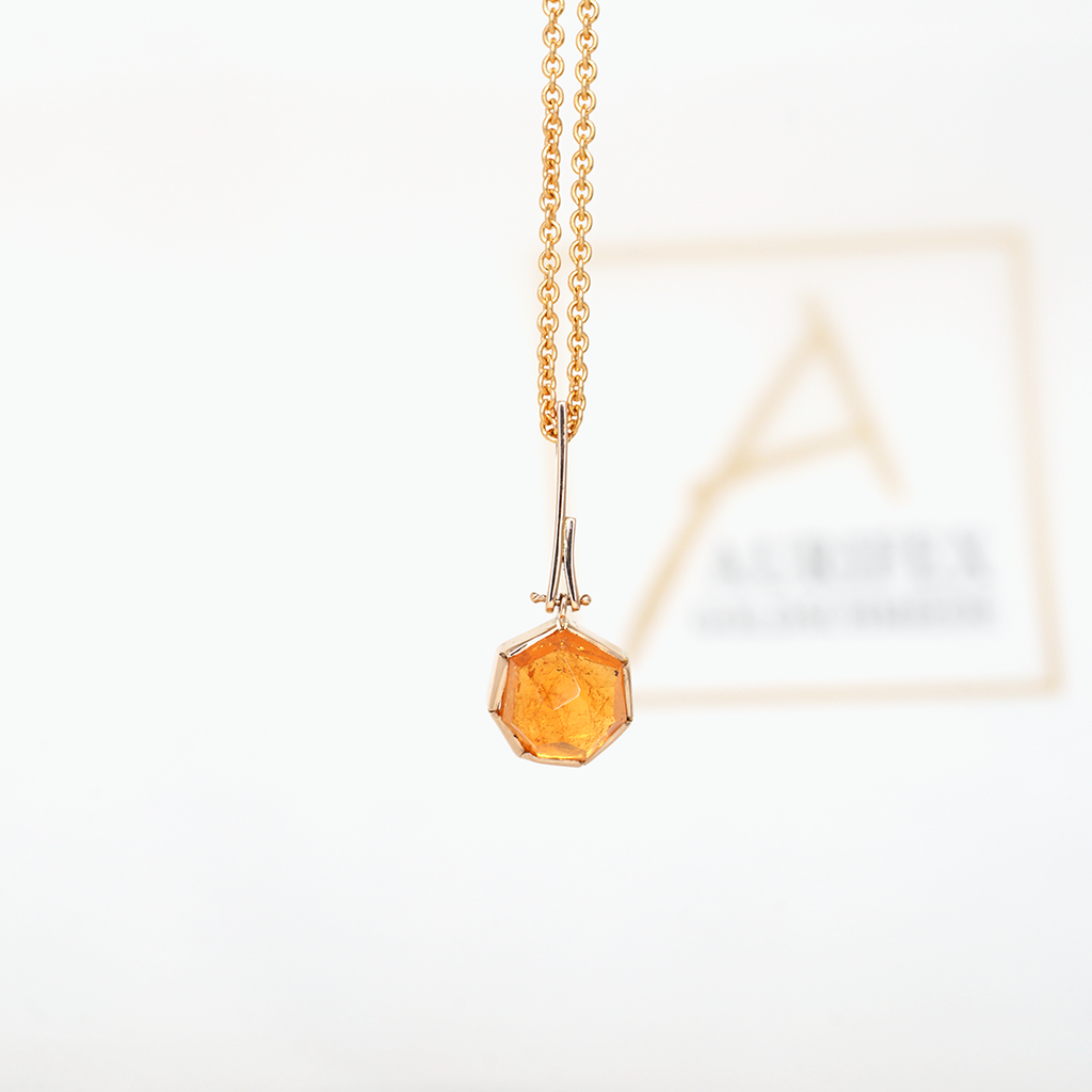Aurifex Goldschmiede Koblenz Halsschmuck aus der Kollektion Unikat in Rotgold mit Mandarin Granat