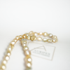 Aurifex Goldschmiede Koblenz Halsschmuck aus der Kollektion Perlenkultur in Gelbgold mit Keshi Perlen