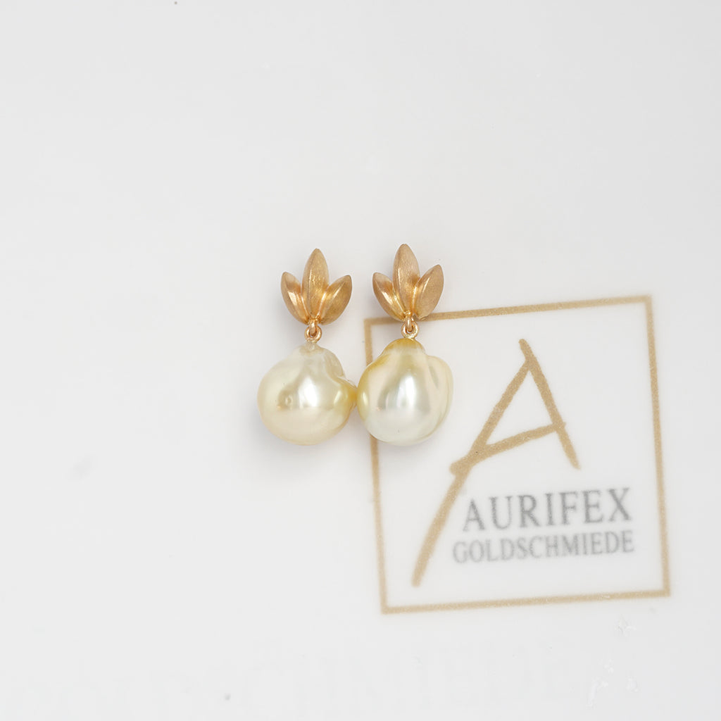 Aurifex Goldschmiede Koblenz Ohrringe aus der Kollektion Feine Form in Rotgold mit Perle 