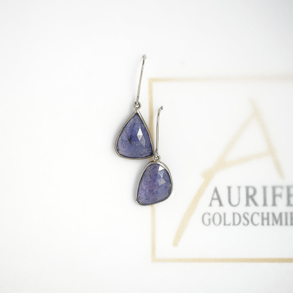Aurifex Goldschmiede Koblenz Ohrringe aus der Kollektion Unikat in Platin mit Tansanit