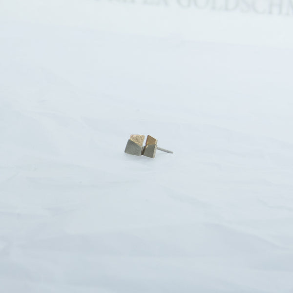 Aurifex Goldschmiede Ohrstecker aus der Kollektion Flächen in Weißgold mit Rotgold mit einer matten Oberfläche