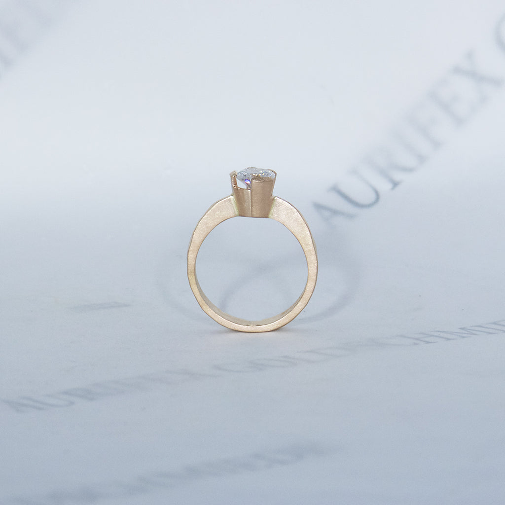 Aurifex Goldschmiede Koblenz Ring aus der Kollektion Facettenreich in Rotgold mit Brillant