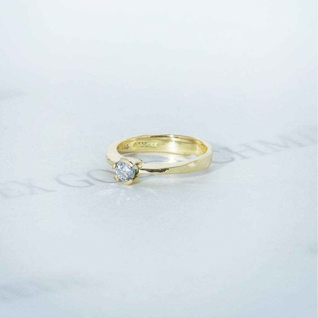 Aurifex Goldschmiede Koblenz Ring aus der Kollektion Facettenreich in Gelbgold mit Brillant