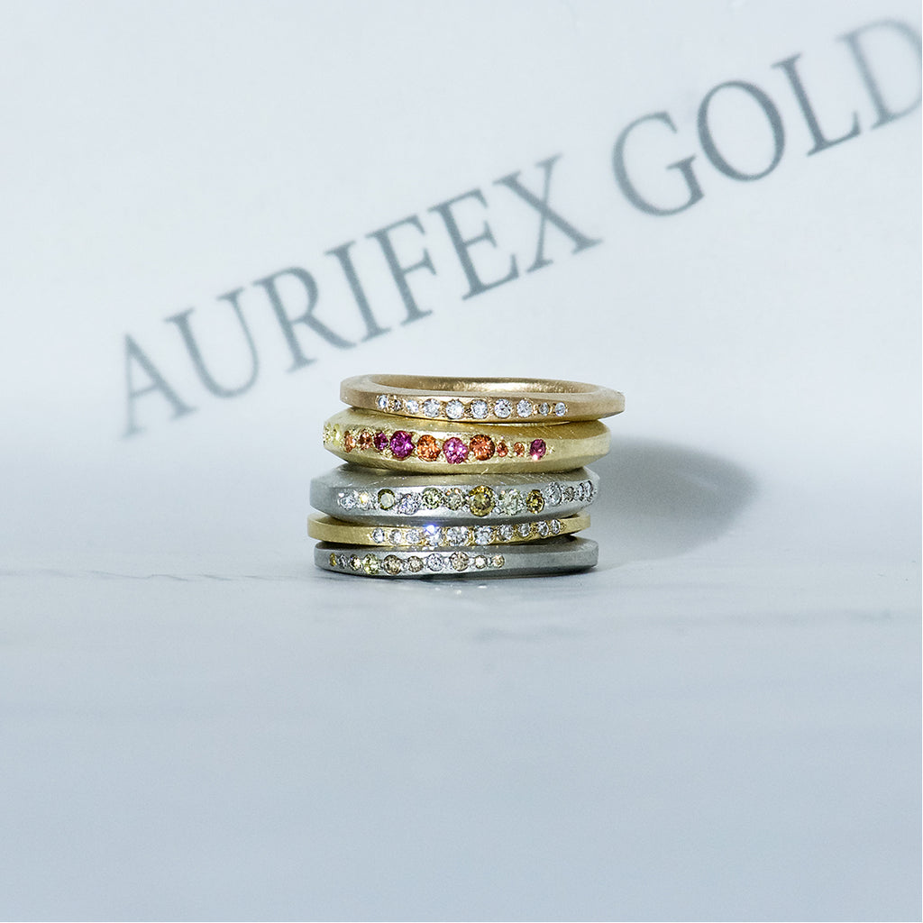Aurifex Goldschmiede Koblenz Ringe aus der Kollektion PUR in Gelbgold, Rotgold, Weißgold und Platin mit Saphiren und Brillaten